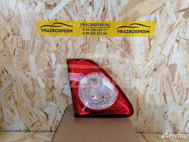 Фонарь задний левый внутренний (в крышку) Toyota C