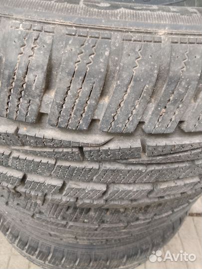 Goodyear UltraGrip Performance 215/50 R17