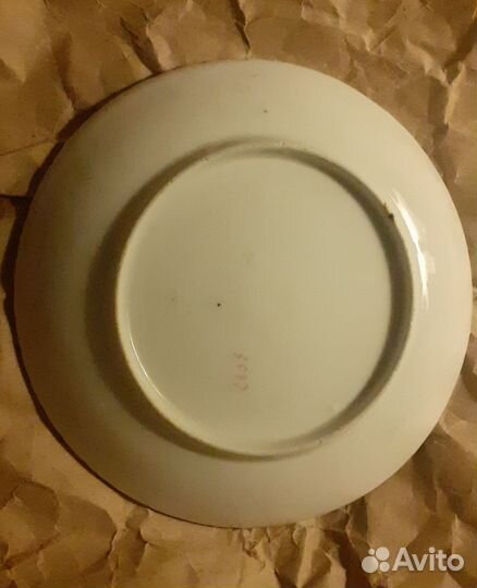 Старинная декоративная тарелка. Фарфор