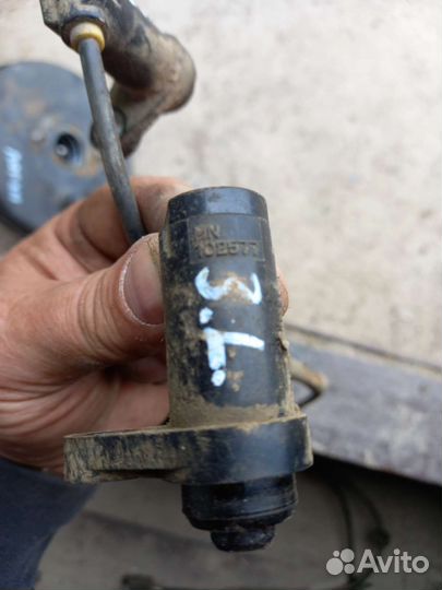 Mitsubishi L200 4 датчик абс