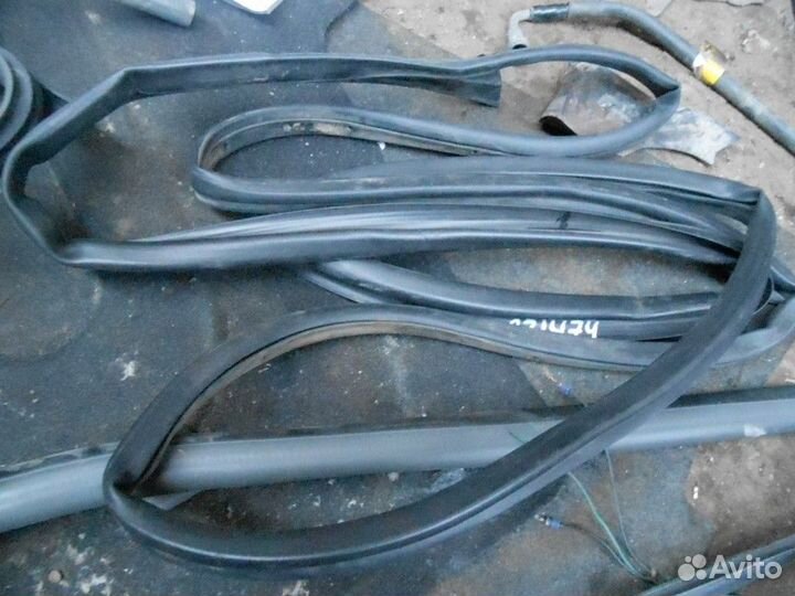 Уплотнитель двери передней правой Kia Magentis 200