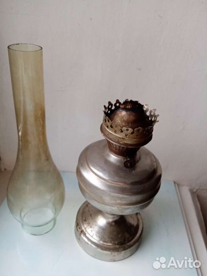 Старинная керосиновая лампа