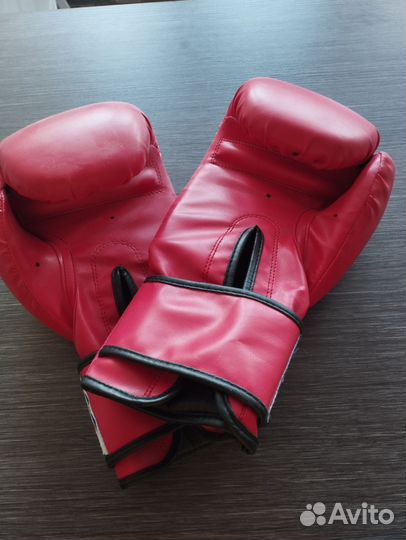 Боксерские перчатки 10 oz