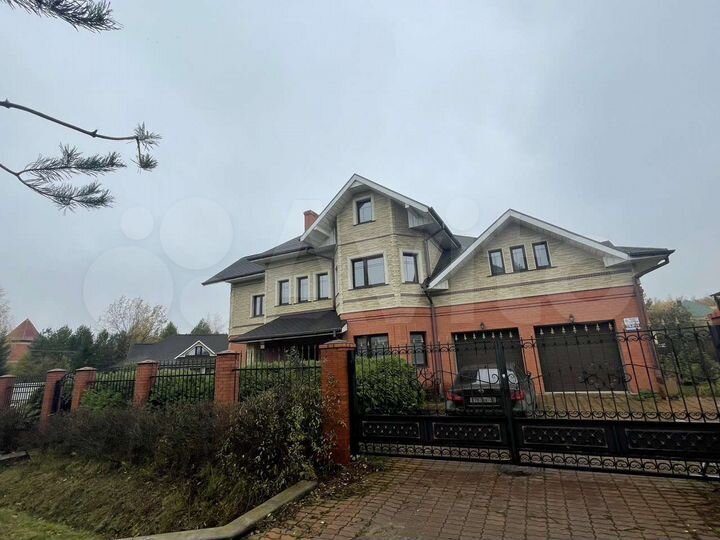 2-к. квартира, 88 м², 1/3 эт.