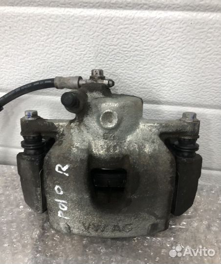 Суппорт тормозной передний правый VW Volkswagen po