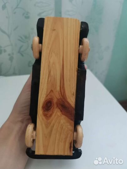 Модель автомобиля из дерева