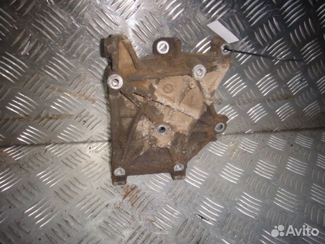 Кронштейн компрессора кондиционера Lancer 9 (03-07