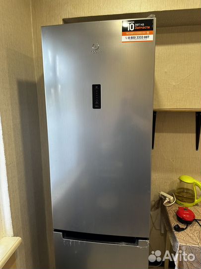 Холодильник Indesit ITF 120 X No Frost