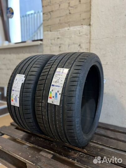 Michelin Pilot Sport 4 245/40 R20 и 275/35 R20 99Y