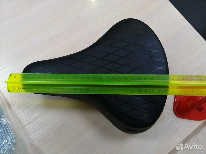 Сидение (седло) для велосипеда на пружинах, черное