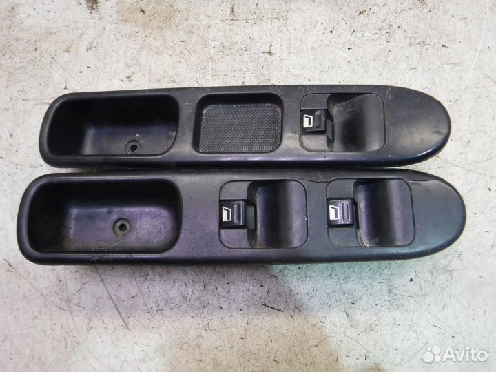 Кнопки стеклоподъемников Peugeot 307