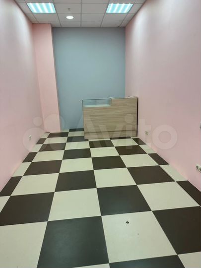 Помещение на первом этаже ТЦ у входа 19 м²