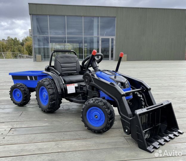 Электромобиль трактор погрузчик с ковшом и пультом