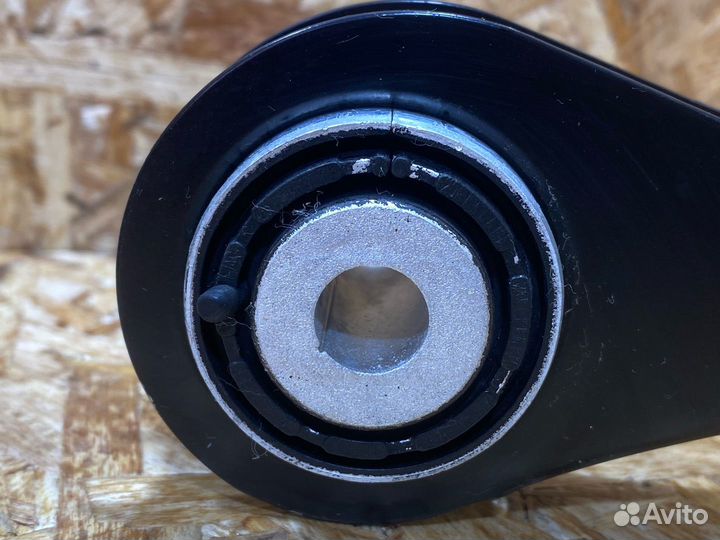 Рычаг задний правый Audi A4 B9 2016 8W0501530D