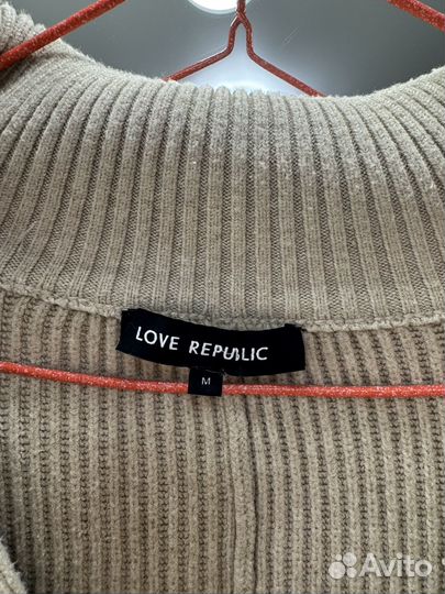 Свитер на замке