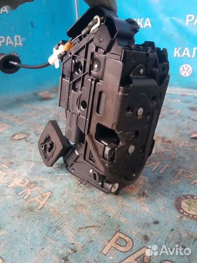Замок дверной задний левый. Шкода Октавия А7