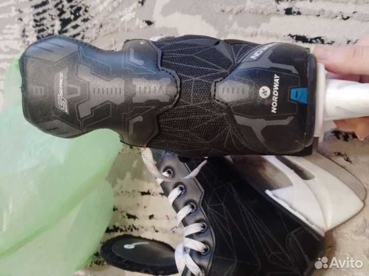 Коньки хоккейные