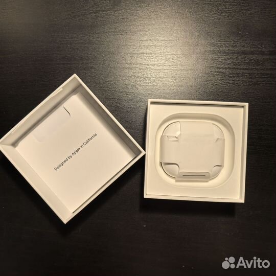 Наушники Apple AirPods 4 с шумоподавлением