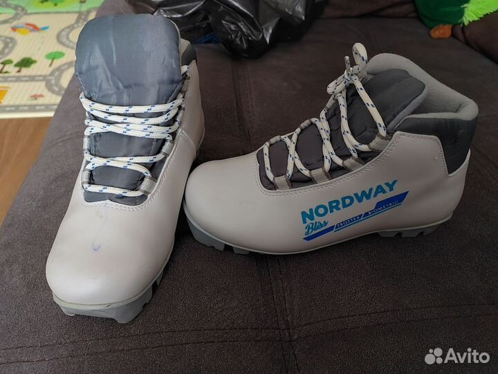 Лыжные ботинки