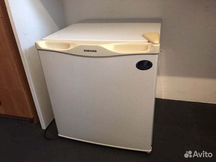 Холодильник маленький Samsung SG-06