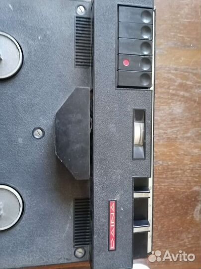 Катушечный магнитофон Daina