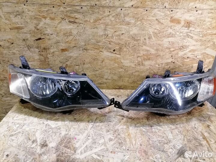 Комплект фар Mitsubishi Outlander XL дорест ксенон