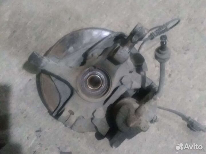 Поворотный кулак левый Опель Корса D