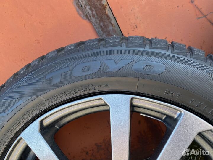 Toyo Observe Ice-Freezer 215/55 R17 98T