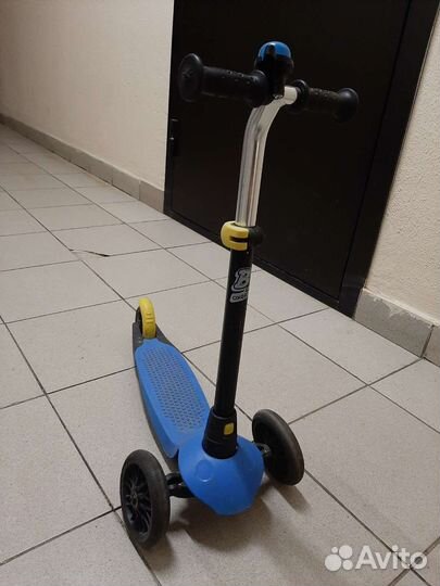 Самокат трехколесный