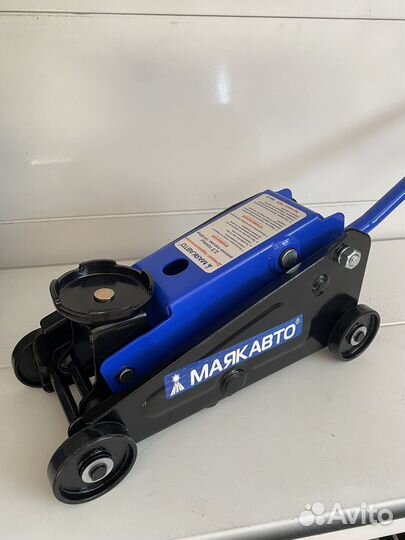 Домкрат подкатной гидравлический 2,5 т