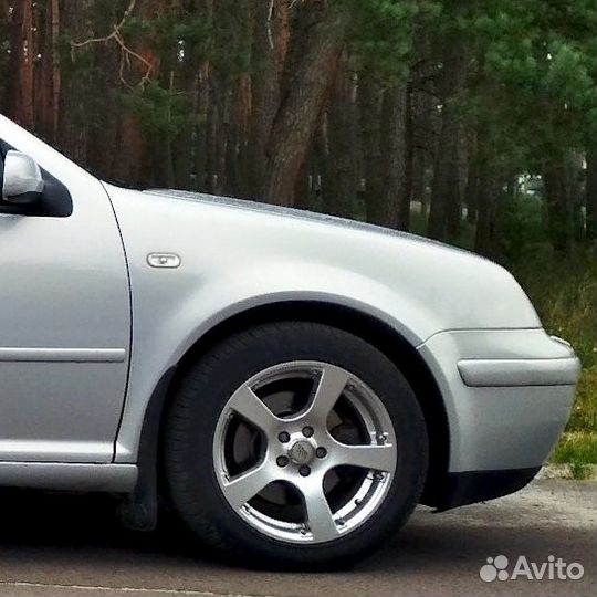 Крыло переднее правое в цвет Volkswagen Bora