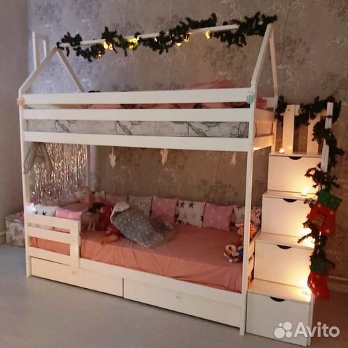 Двухъярусная кровать из дерева