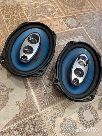 Акустические колонки в автомобили
