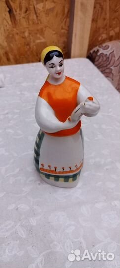 Статуэтки фарфоровые