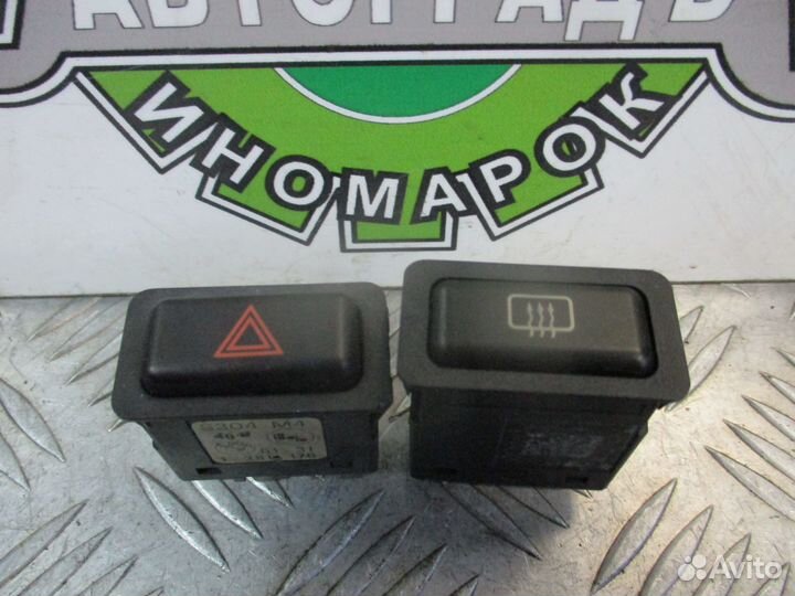 Кнопка в торпеду BMW 3 E30 1986г