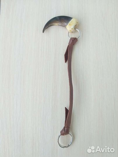 Брелок для ключей с когтем