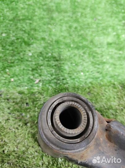 Рычаг передний левый нижний Toyota Corolla Verso