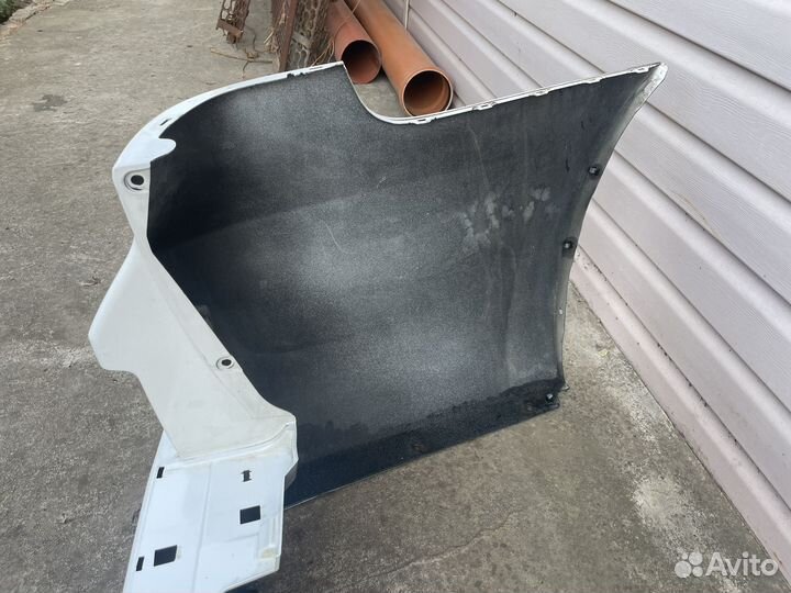 Задний бампер Toyota Land Cruiser 200