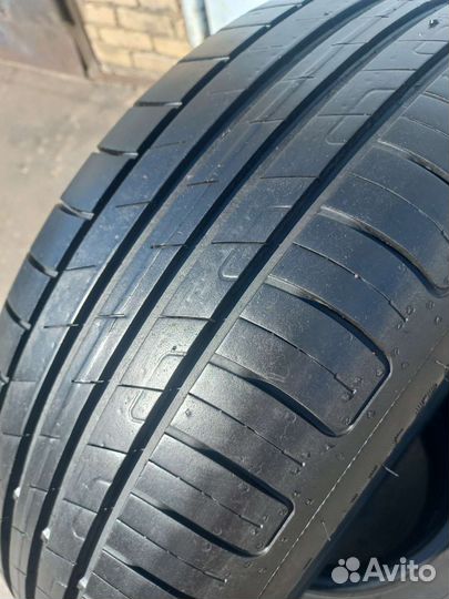 Goodyear EfficientGrip Performance 215/65 R16