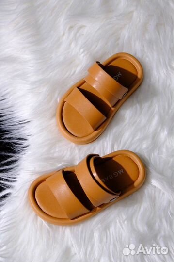 Сандали детские новые
