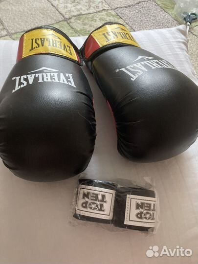 Боксерские перчатки 10 oz новые