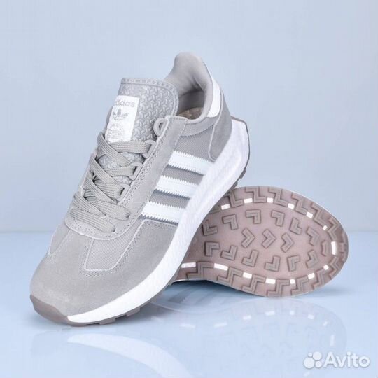 Кроссовки Adidas женские