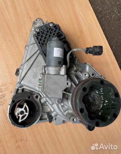 Раздаточная коробка Jaguar F-Pace 2018 J8A2-7K780