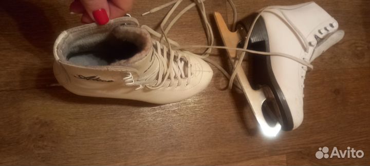 Коньки девочке 34р