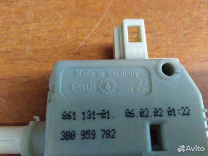 Активатор замка лючка бензобака Volkswagen Golf