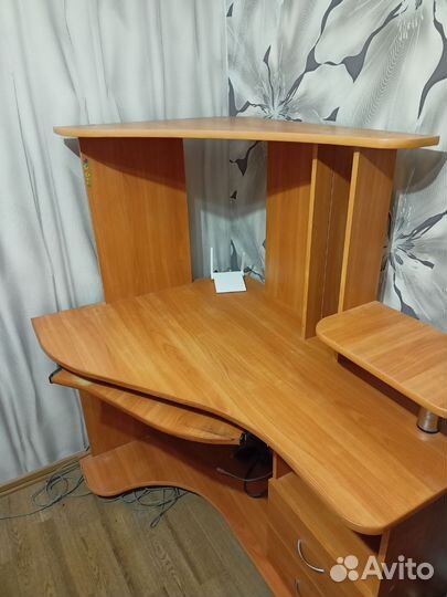 Компьютерный стол