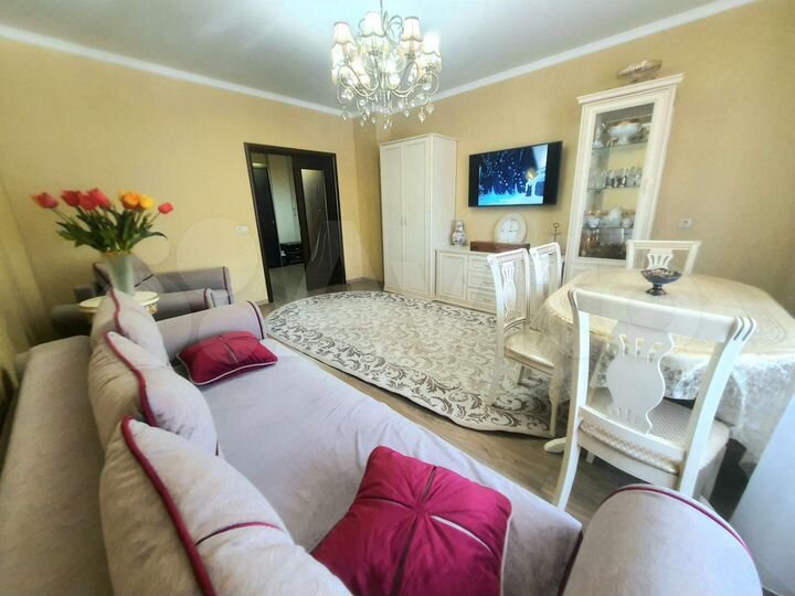 2-к. квартира, 74 м², 1/11 эт.