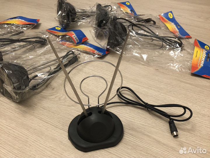 Комнатная антенна новая для телевизора