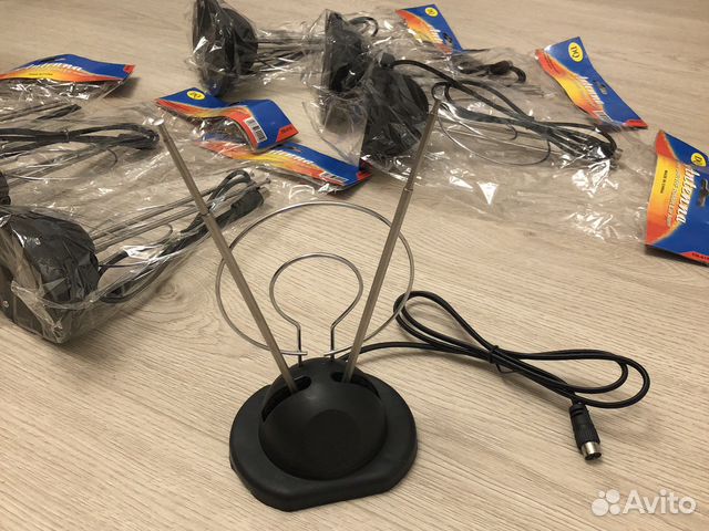 Комнатная антенна новая для телевизора