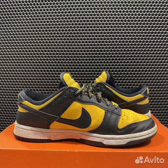 Кроссовки Nike Dunk Low Black University Gold 40